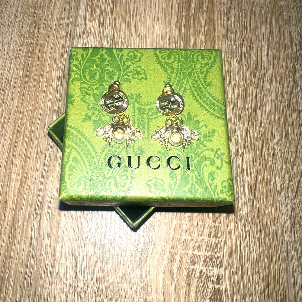 Gucci Bee stud Earrings with interlocking G’s